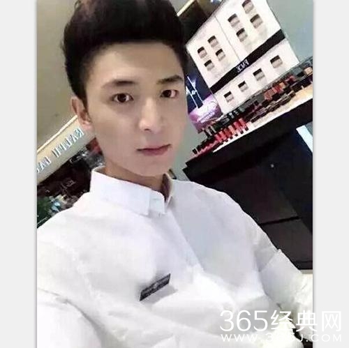 新闻哥：比我帅还是差那么一点。2015.11.02