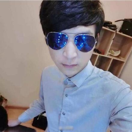 新闻哥：比我帅还是差那么一点。2015.11.02