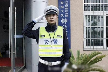 新闻哥：比我帅还是差那么一点。2015.11.02