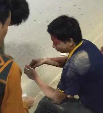 新闻哥：抽奖又特么中了避孕套。2015.11.03