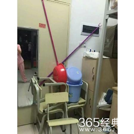 新闻哥：抽奖又特么中了避孕套。2015.11.03