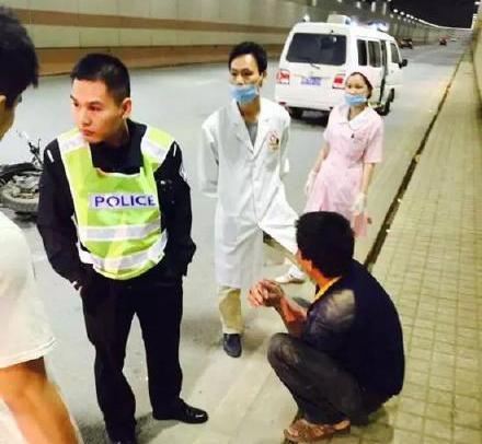 新闻哥：抽奖又特么中了避孕套。2015.11.03