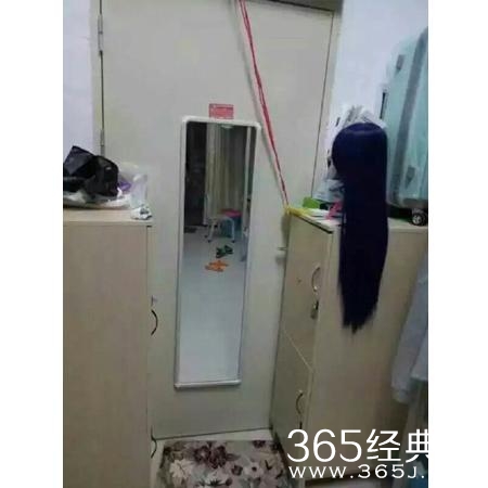 新闻哥：抽奖又特么中了避孕套。2015.11.03