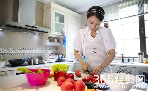 他来了请闭眼简瑶父亲是谁