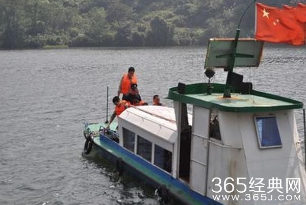 女儿当父母面跳江 搜救未果或遇难