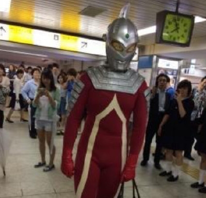 新闻哥：不努力还怪爹妈没权势！2015.11.04