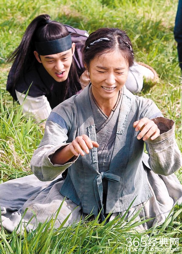 六龙飞天主题曲是什么