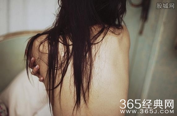 冒充政委骗财骗色 性感女子被骗