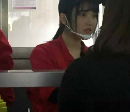 新闻哥：大妈表演偷窃神技！2015.11.05