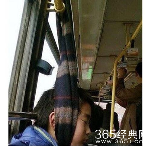 新闻哥：大妈表演偷窃神技！2015.11.05