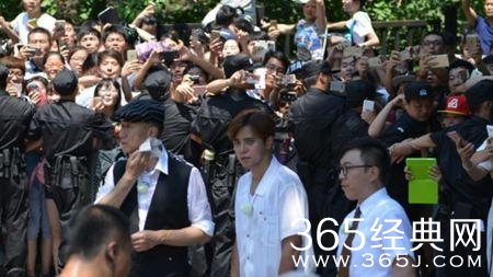 新闻哥：你们家乡开始下雪了吗？2015.11.06