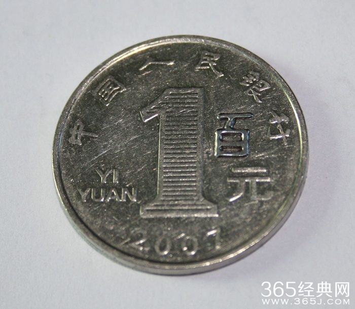 5岁男孩找警察要1元买零食 因爸爸妻管严身无分文