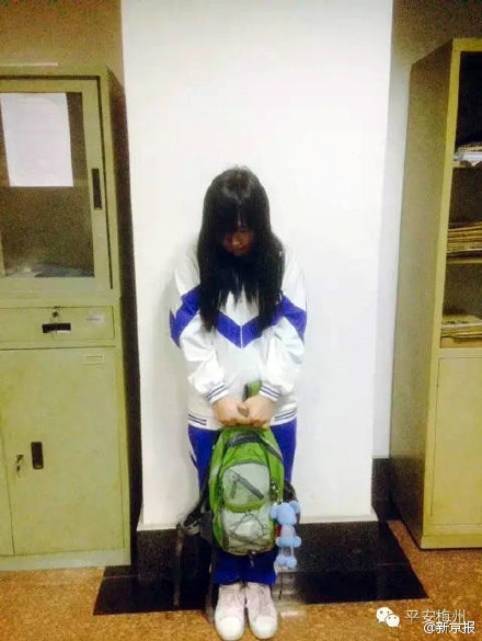 33岁少妇扮学生乞讨