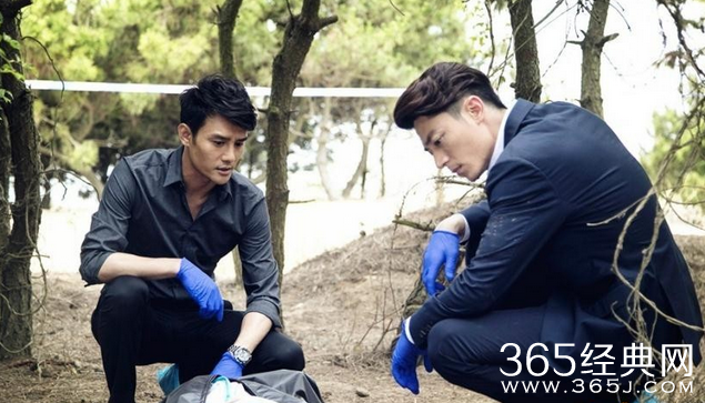 他来了请闭眼谁在背后监视偷拍薄靳言