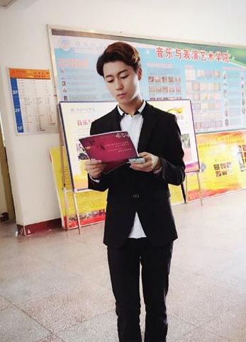 一年级大学季邵明明娘炮是怎么回事