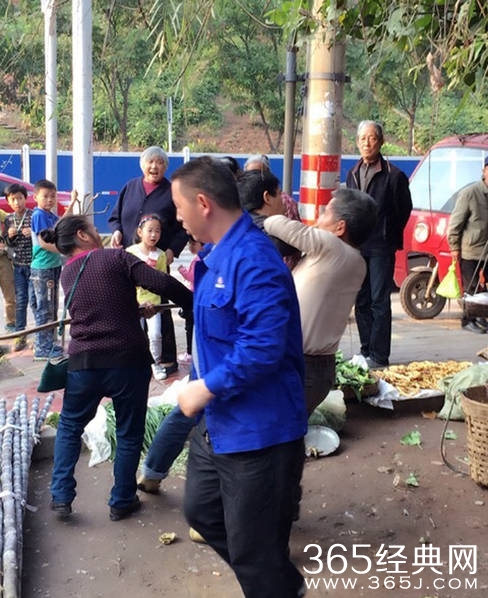 儿子继父决一死战 幸亏警察赶到阻止