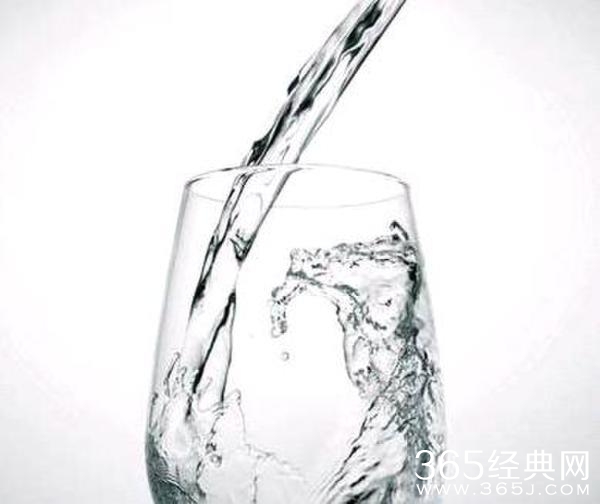 小伙为长寿不喝水 史上最绝长寿秘诀