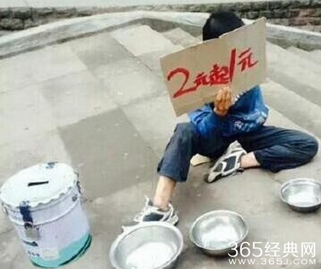 乞讨标准2元起 拒绝一毛两毛十分有个性