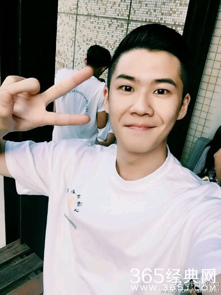 一年级大学季钟伟伦个人资料