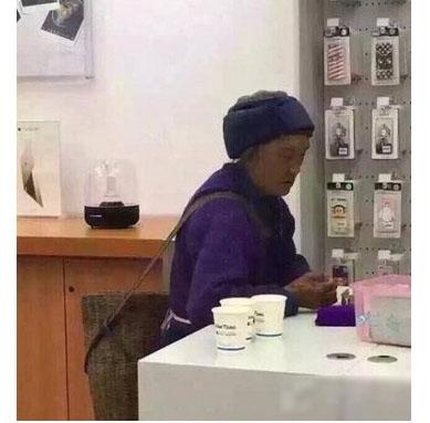 新闻哥：光棍节都收到什么礼物？2015.11.11