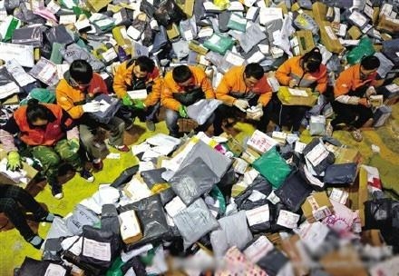 新闻哥：今天你们的钱包还丰满吗？2015.11.12