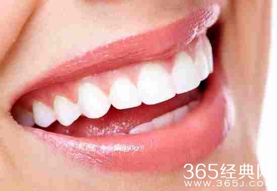 女子被磨掉好牙 出门必须带口罩