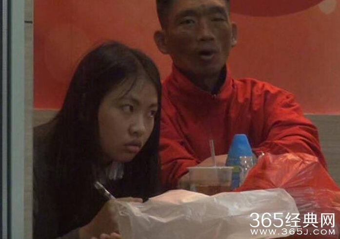 广东韶关火车东站男子挟持年轻女生