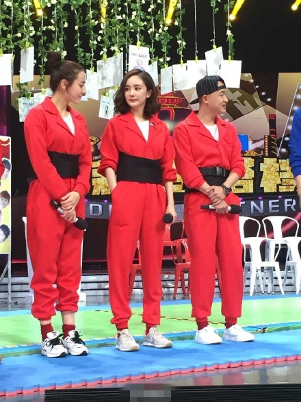 迪丽热巴快乐大本营受伤