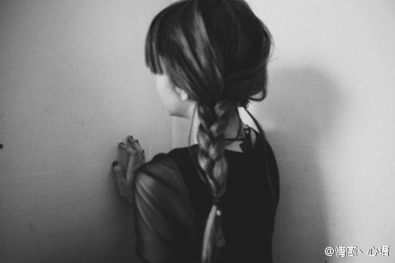 早安心语：越有故事的人越沉静简单，越肤浅单薄的人越浮躁不安。2015.11.18