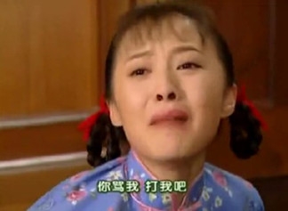 新闻哥：美女脸上满满的嫌弃啊！2015.11.19