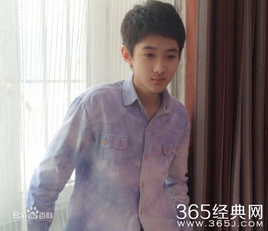 青岛往事天佑小时候是谁演的