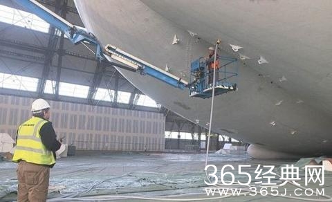 全球最大飞行器首次离地飞行 外形太LOW造吐槽