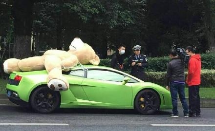 新闻哥：婆婆喜欢二女侍一夫。2015.11.20