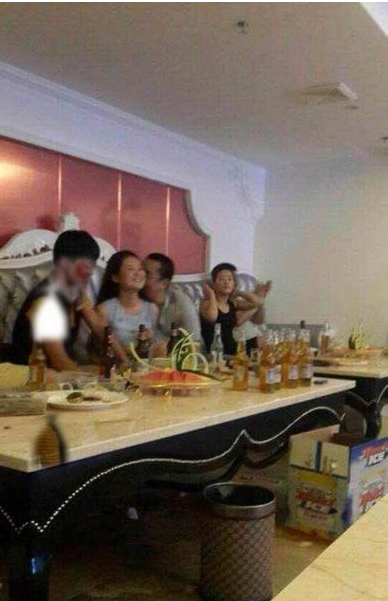 福建漳州漳浦法院陈毅东法官KTV内亲吻陪酒女 已被停职