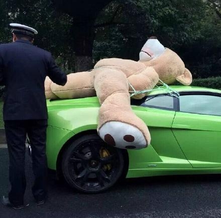 新闻哥：婆婆喜欢二女侍一夫。2015.11.20