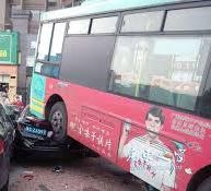 新闻哥：婆婆喜欢二女侍一夫。2015.11.20