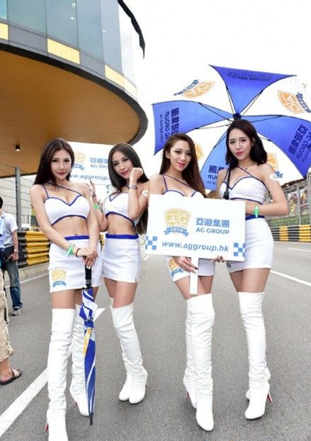 2015广州车展性感大尺度爆乳车模照片