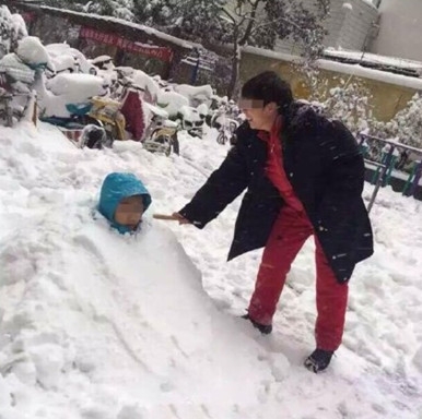 新闻哥：你们的家乡开始下雪了吗？2015.11.25