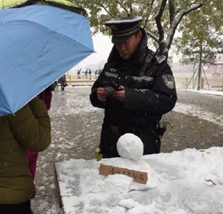 新闻哥：你们的家乡开始下雪了吗？2015.11.25