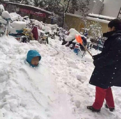 新闻哥：你们的家乡开始下雪了吗？2015.11.25