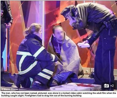 新闻哥：妻子和前任告别青春！2015.11.27