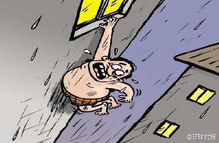 丈夫突然回家情夫爬阳台躲避坠亡