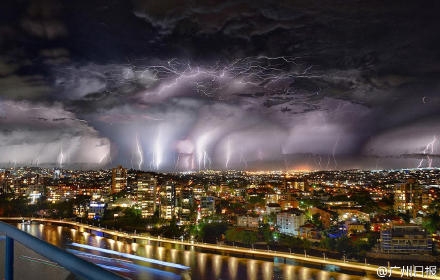 澳洲一城市遭10万多道闪电击中