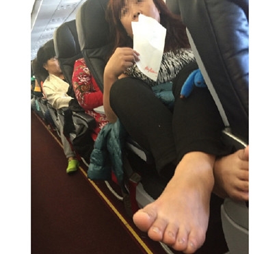 新闻哥：秀恩爱死得快！2015.12.03