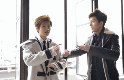 井柏然鹿晗一起上厕所这个视频一点也不好看，我也就看了20几遍吧..