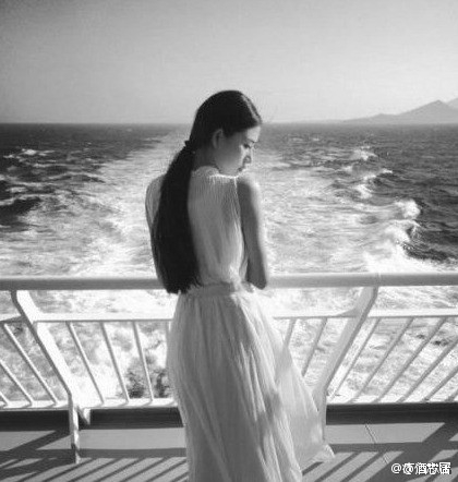 早安心语：在这个暧昧比恋爱更泛滥的年代，单身其实也是一件奢侈的事。