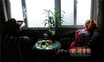 新闻哥：秀恩爱死得快！2015.12.03