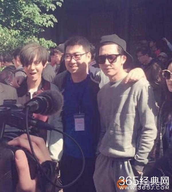 井柏然鹿晗一起上厕所这个视频一点也不好看，我也就看了20几遍吧..