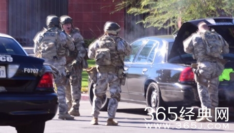 新闻哥：秀恩爱死得快！2015.12.03