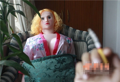 新闻哥：秀恩爱死得快！2015.12.03